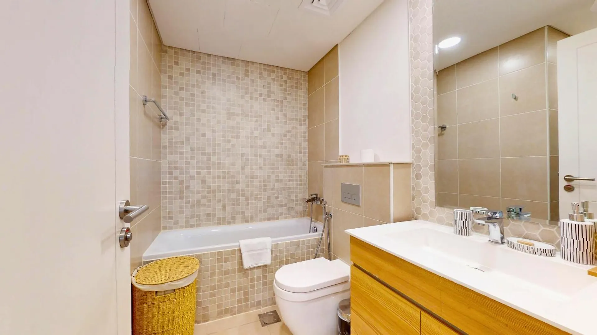 Contemporary And Roomy 1Br - Secure Community - Jge Dubai
